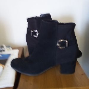 Women's saude black boots